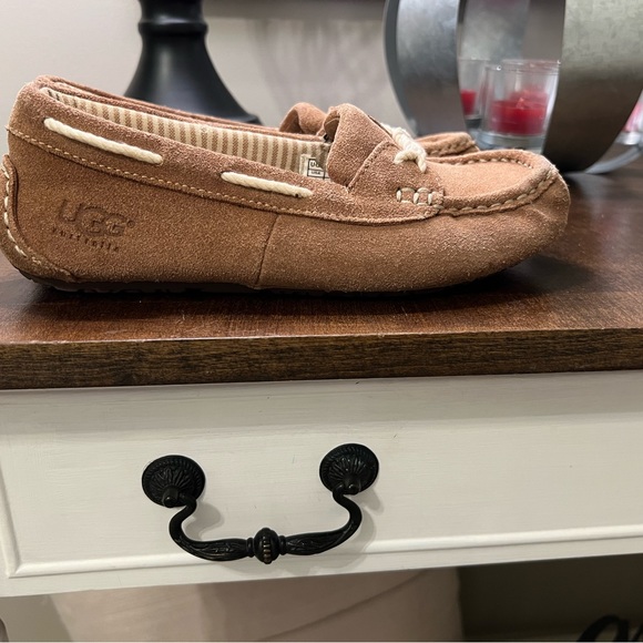 UGG Moccasin - Picture 4 of 5